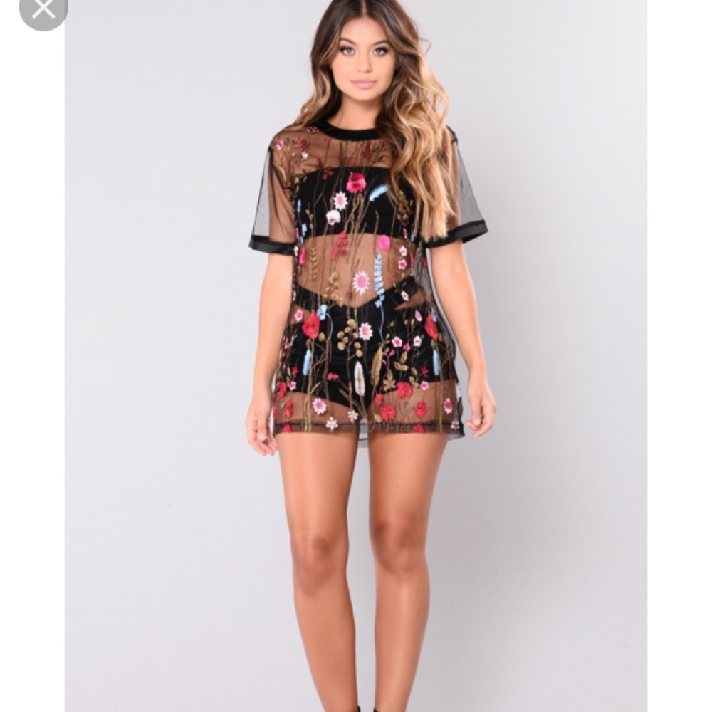 Fashion nova raining daisies mesh top